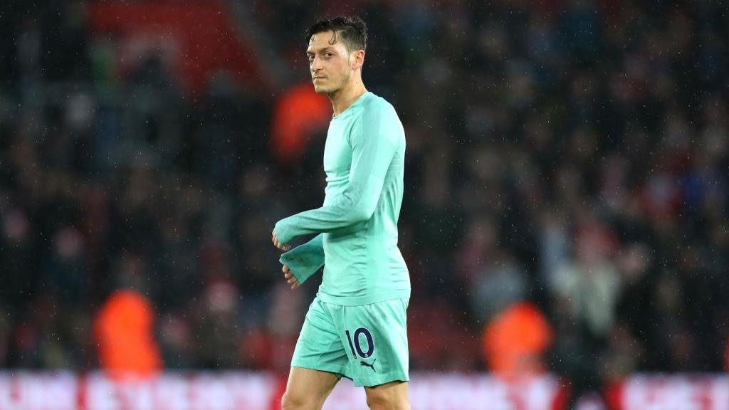 Ozil important for Arsenal despite north London derby omission, claims Emery