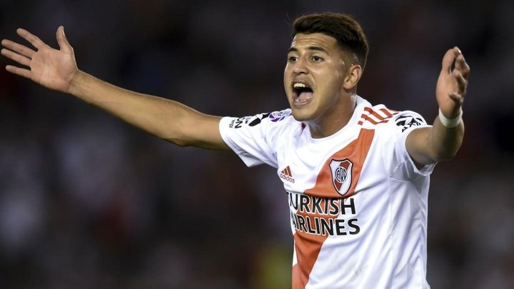 Bayer Leverkusen sign Palacios from River Plate