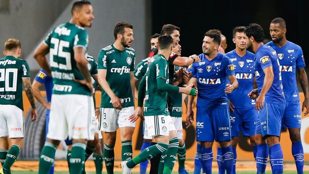 Após vitória do Cruzeiro, Henrique avalia: merecemos a vitória