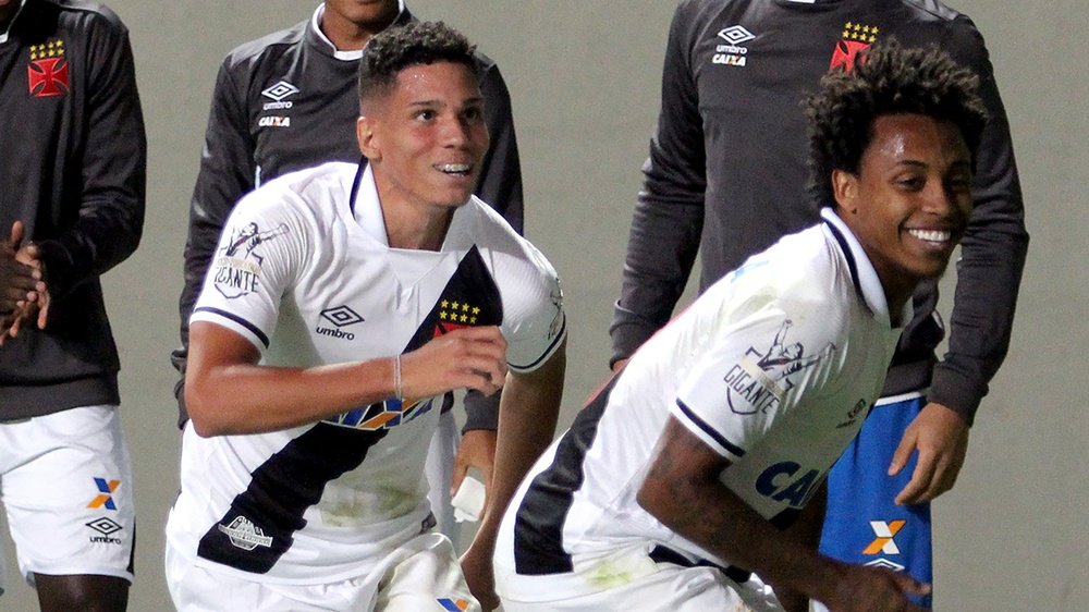 Passado e Futuro, não! Troca de camisas entre Fred e Paulinho representou um belo presente no Brasil