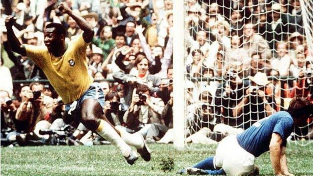 Pelé não parou: ele é a régua que define craques e perebas. EFE