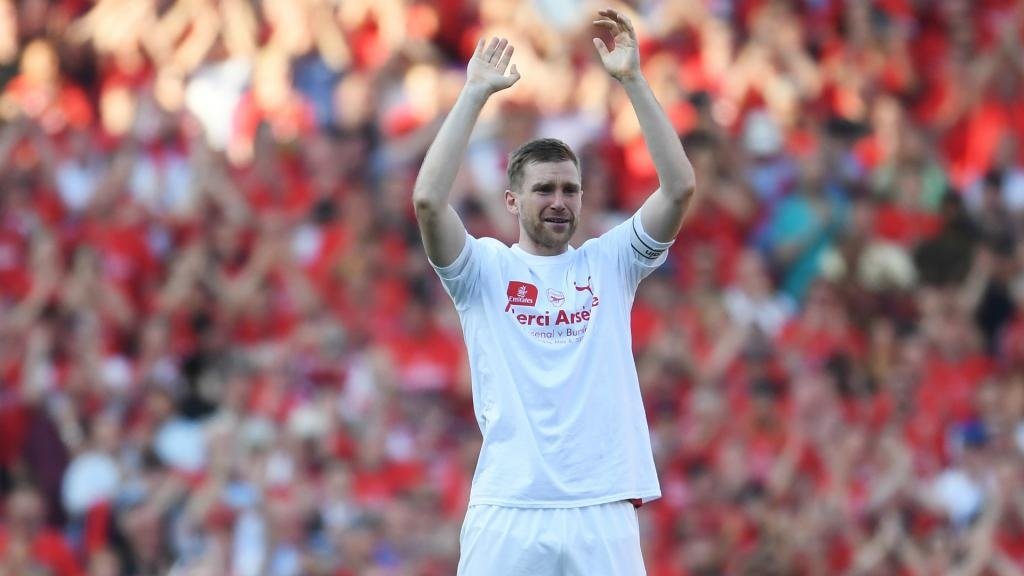 Tearful Mertesacker humbled by Emirates swansong