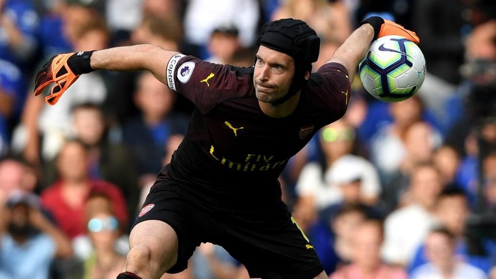 Emery defends Cech after nervy display at Cardiff