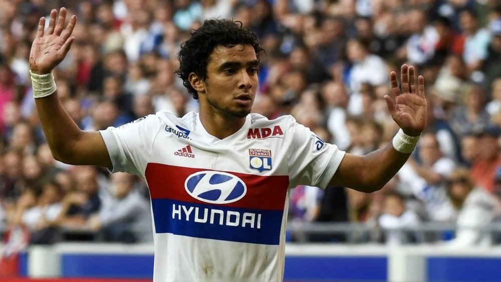 Destaque no Lyon, Rafael revela oferta do Flamengo mas diz