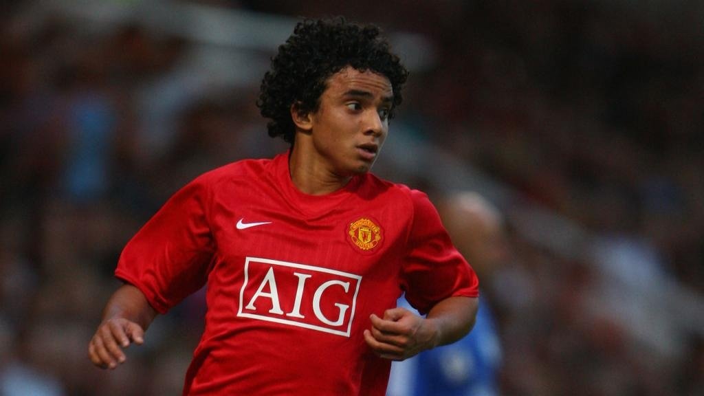 Felipe Neto pode ajudar Botafogo a contratar Rafael, lateral ex-Manchester United? AFP