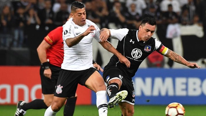 Corinthians luta muito, mas é eliminado da Libertadores