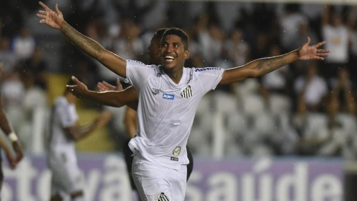 Raniel desencanta com dois gols pelo Santos