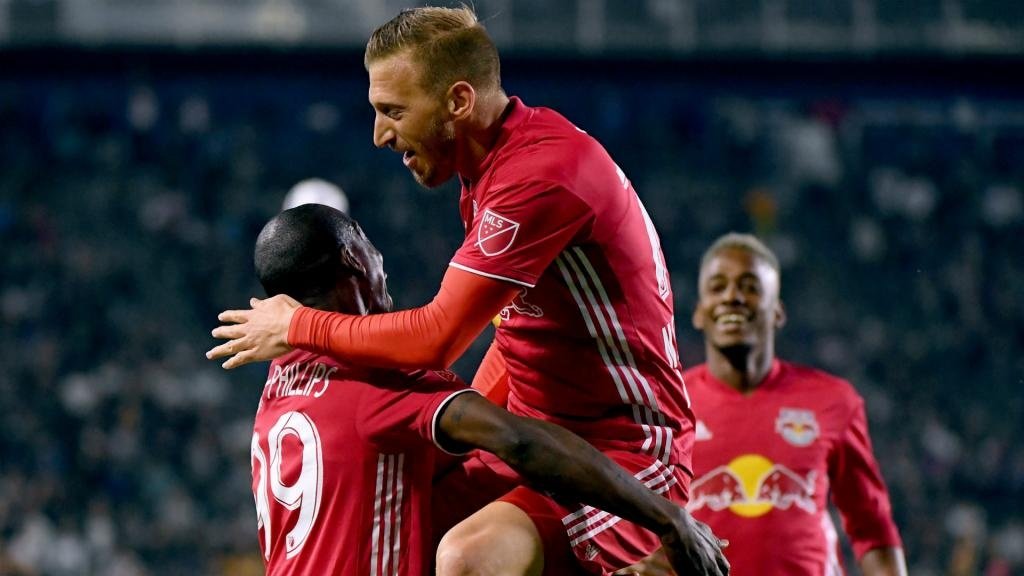 Red Bulls defeated their local rivals 4-0. GOAL