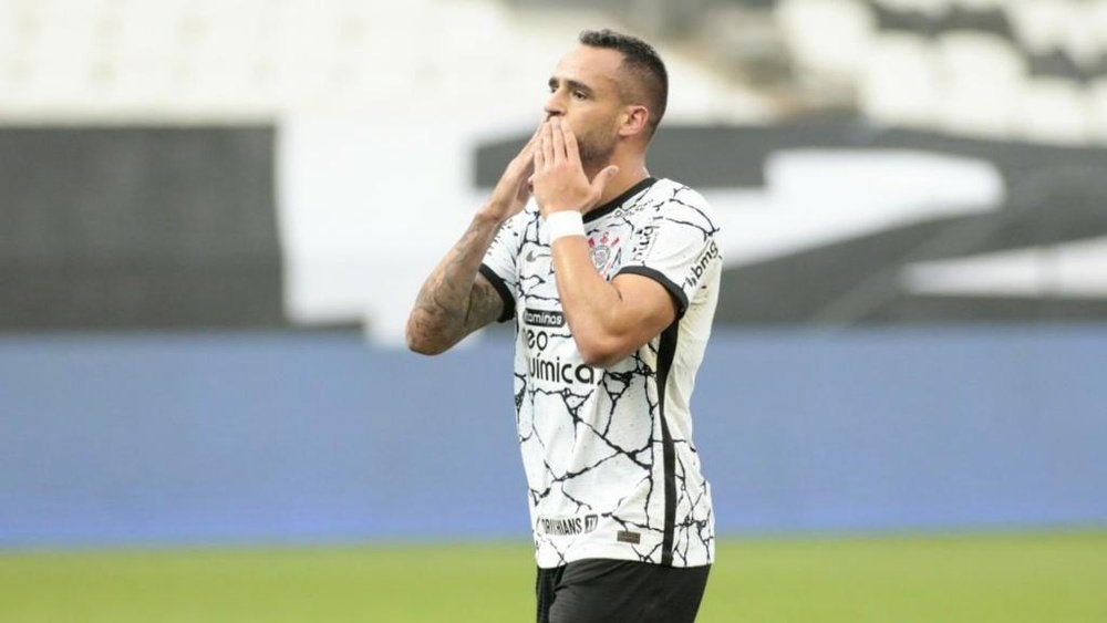Renato Augusto volta ao Corinthians e, pela primeira vez, estreia com gol. AFP