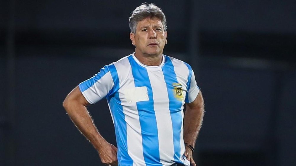 Renato Gaúcho e sua homenagem estilo Maradona: camisa 10 da Argentina à beira do campo
