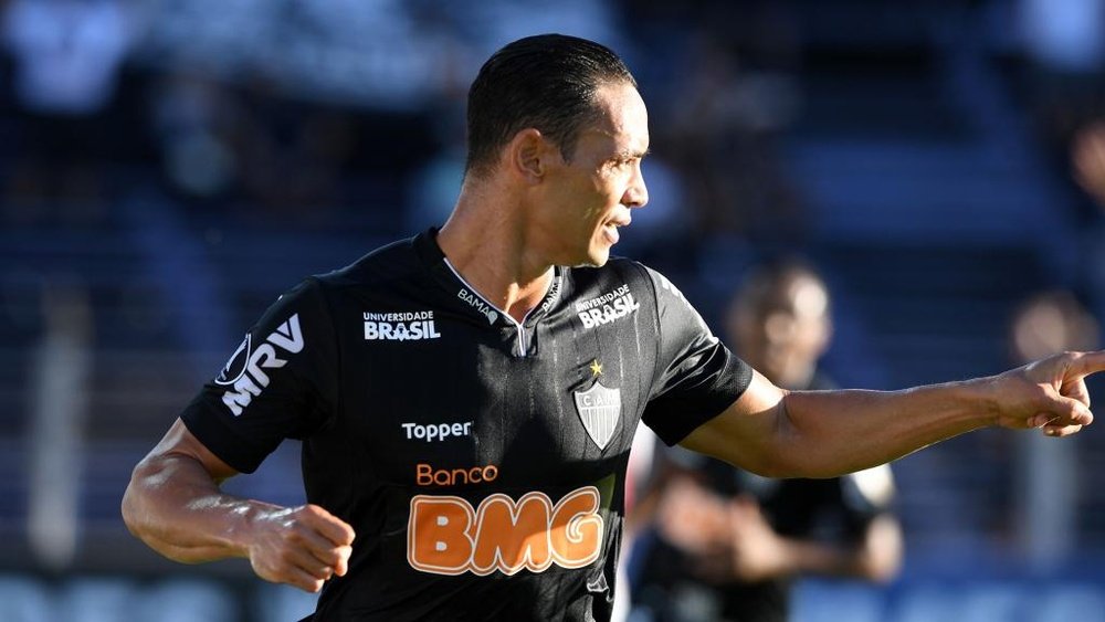 Ricardo Oliveira iguala Zico em gols na Libertadores
