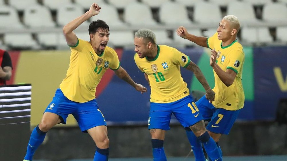 Neymar s’insurge du carton jaune reçu par Paqueta pour un dribble. Goal