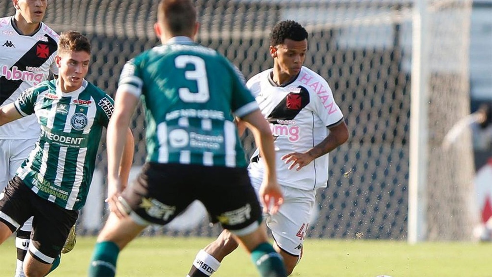 Quem é Riquleme, jovem lateral que vem se destacando pelo Vasco? AFP