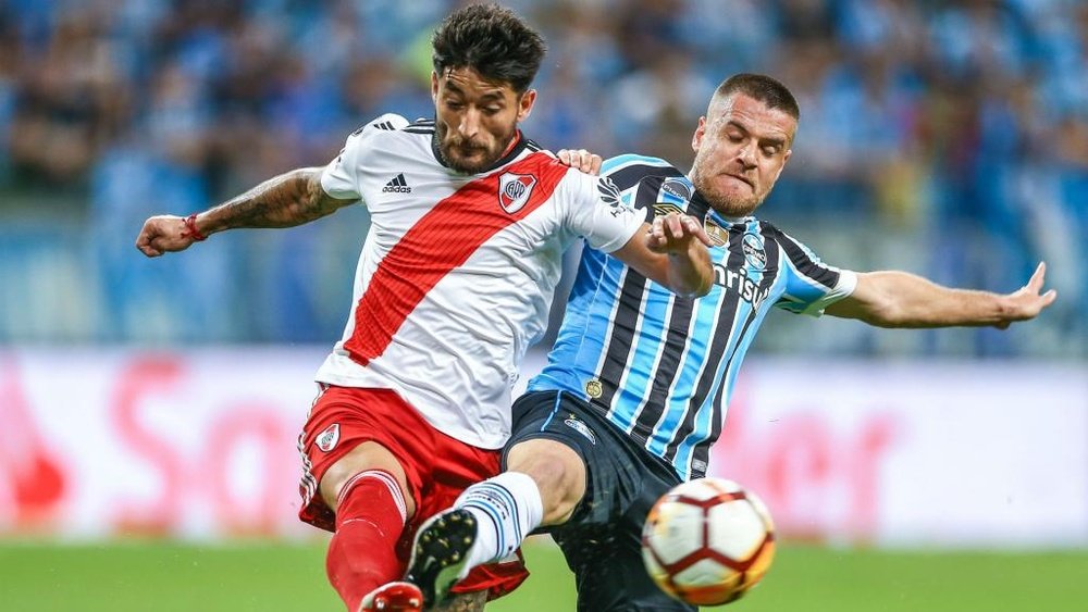 It was a heated clash between River Plate and Gremio. GOAL