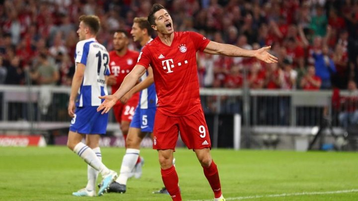 Bayern empata, mas Lewandowski faz história na abertura da Bundesliga
