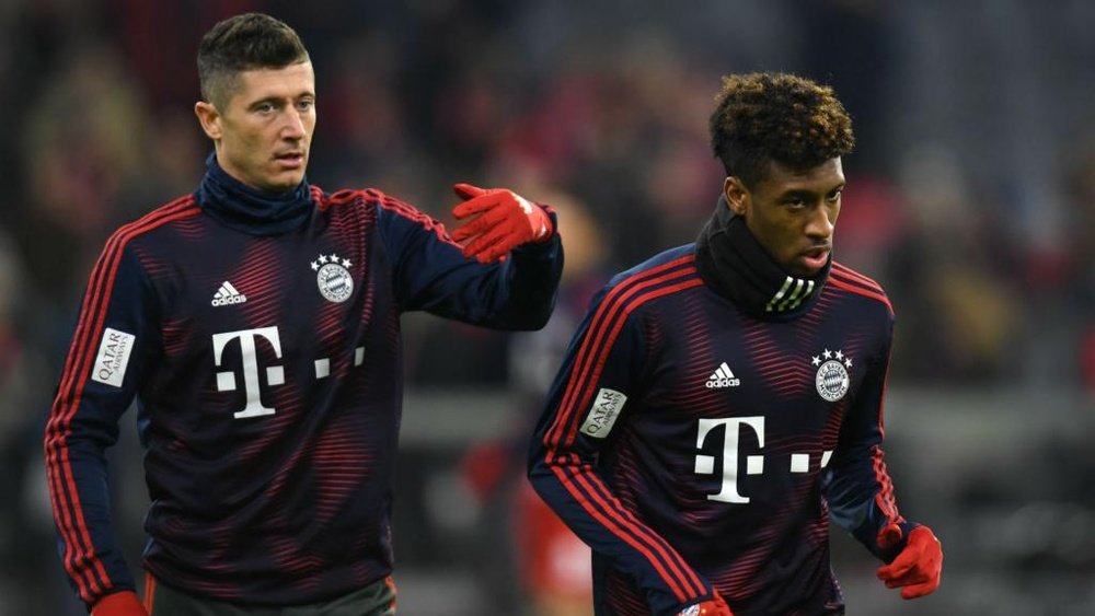 Robert Lewandowski e Kingsley Coman discutiram no treino do Bayern. Goal