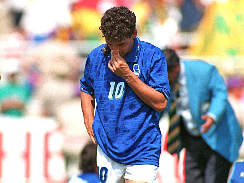 sportv on X: Dá um RT quem já bateu falta com o Roberto Baggio nesse jogo.  📸 Reprodução  / X