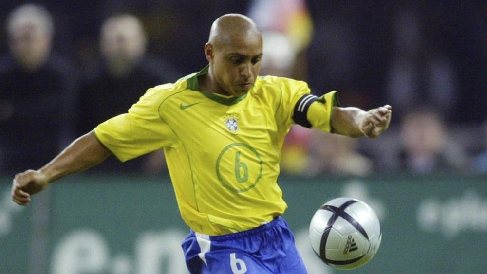 Roberto Carlos falou sobre a rixa que tem com Galvão desde a eliminação do Brasil em 2006. Goal