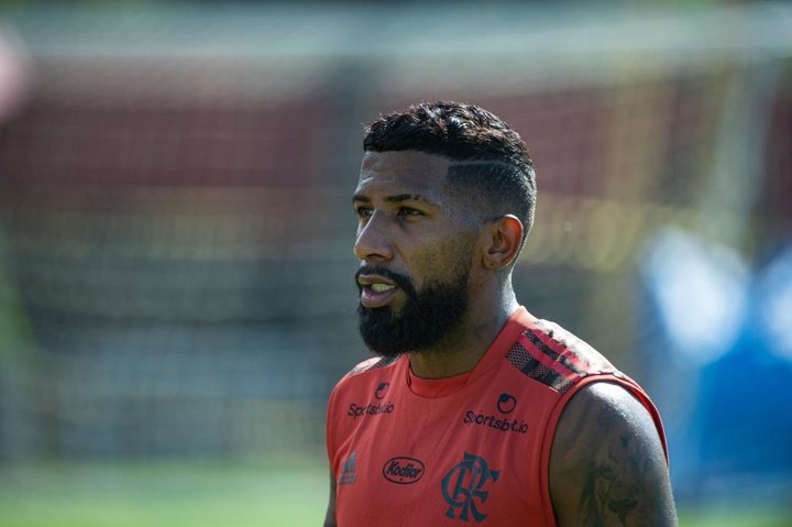 De olho em boa fase de Rodinei, Flamengo avalia renovar com o lateral