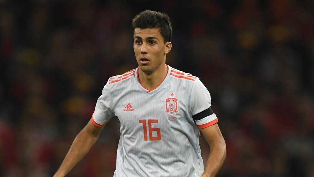 Spain coach says Rodri and Busquets can play together for Spain. GOAL