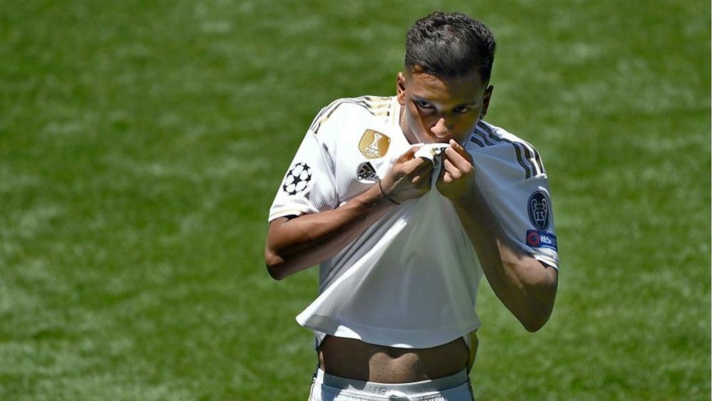 Rodrygo explica ousadia para bater falta e nova função no Real Madrid. Goal