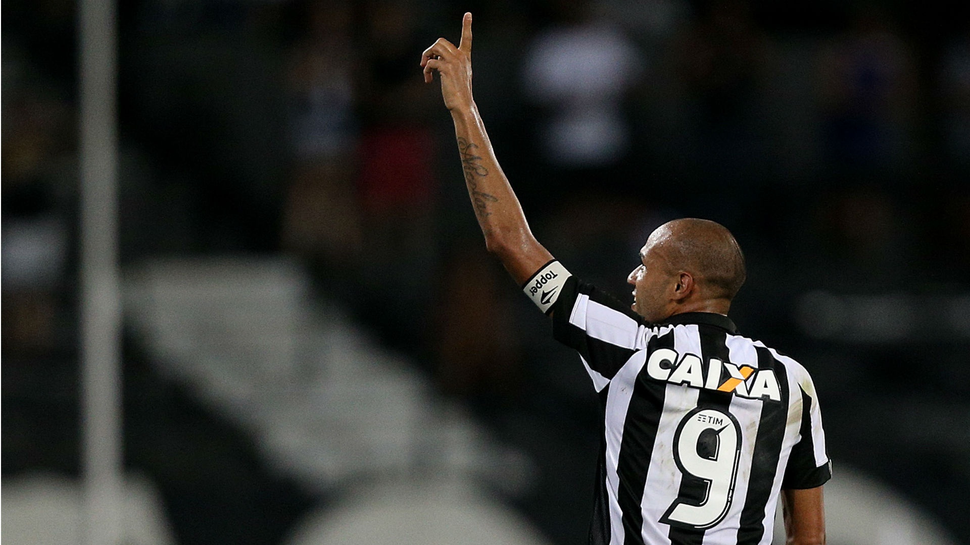 Roger é só mais um: desde Loco Abreu, Botafogo não consegue segurar seus artilheiros