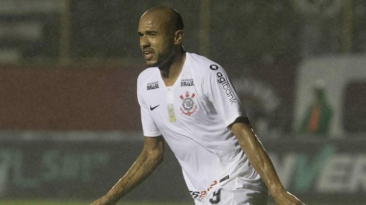 Roger propõe rescisão de contrato com o Corinthians e é atendido pela diretoria