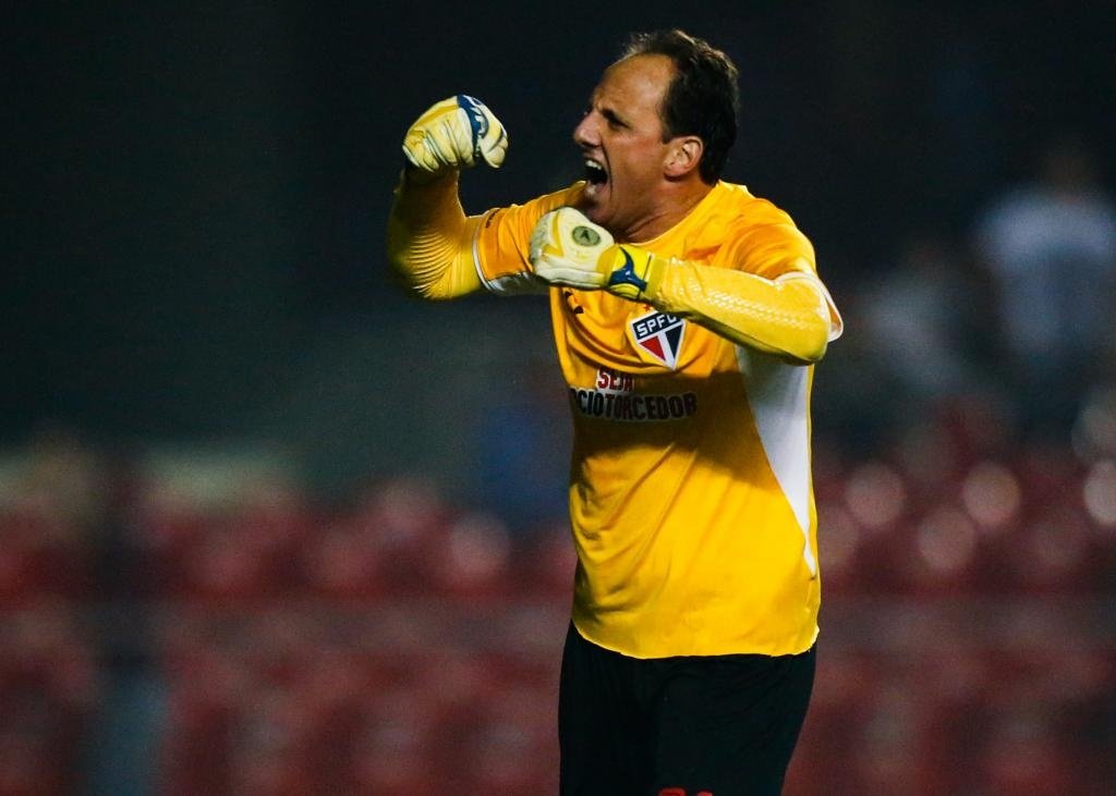 Rogério Ceni revela conversas com Arsenal e Bola de Ouro em 2007. EFE