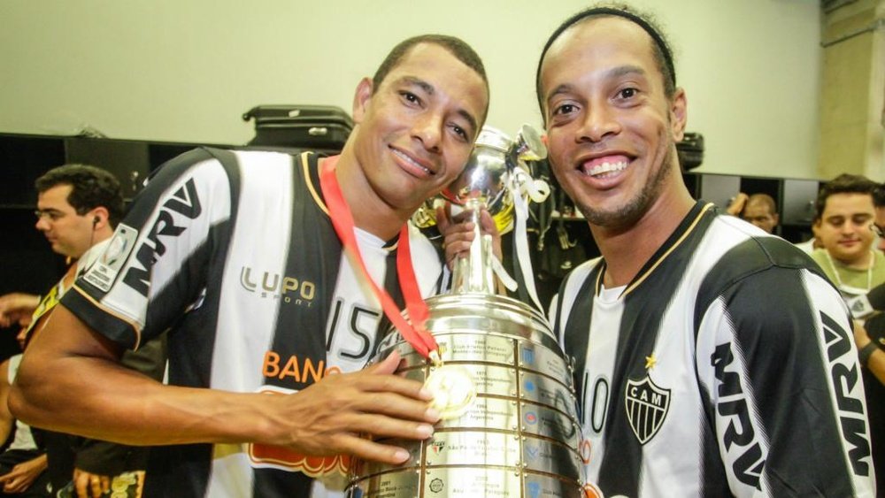 Gilberto Silva relembra passagem de Ronaldinho pelo Atlético: “um privilégio”