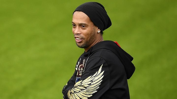 Ronaldinho defende PSG de críticas. EFE