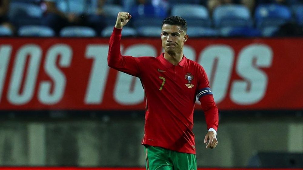 RoSantos appears to aim dig at Man Utd boss Solskjaer: Ronaldo really needs to play.