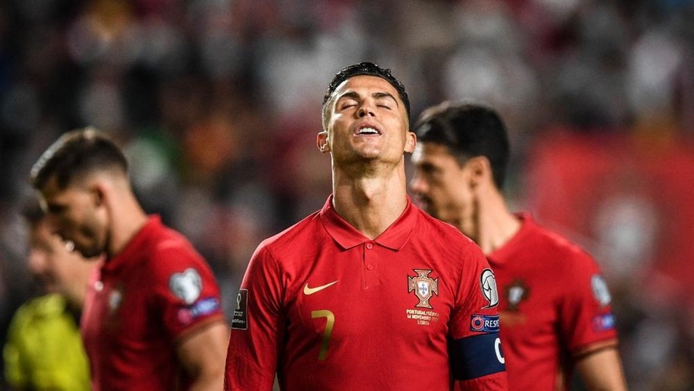 Santos explains Ronaldo gesture as Portugal boss guarantees 'we'll be in Qatar' after Serbia.