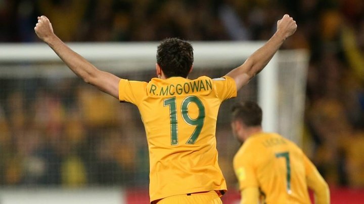 Sydney FC snap up Socceroos defender McGowan