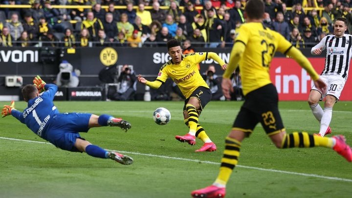 Borussia Dortmund 1-0 Freiburg: Sancho decisive again as anti-Hopp chants cause brief interruption