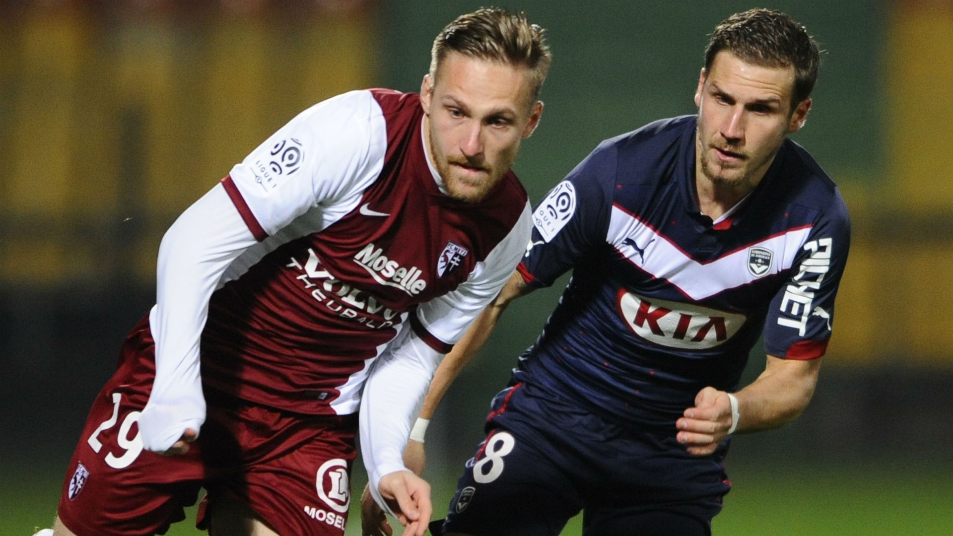 Sergei Krivets à la lutte avec Gregory Sertic lors d'un Metz-Bordeaux en Ligue 1. Goal