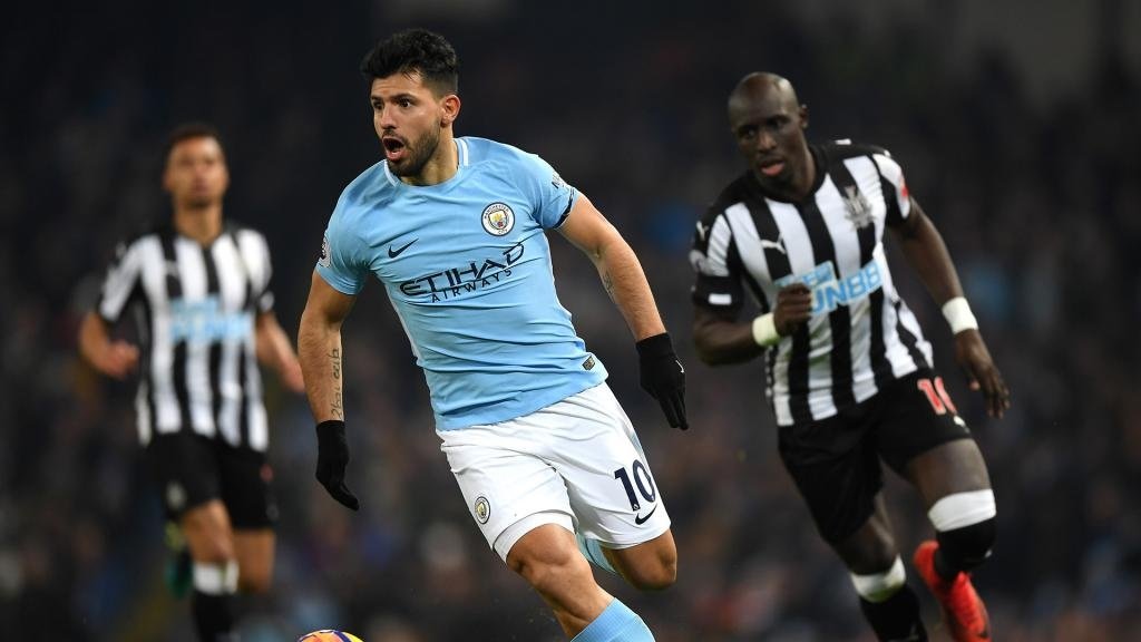 Agüero relance Manchester City contre Newcastle