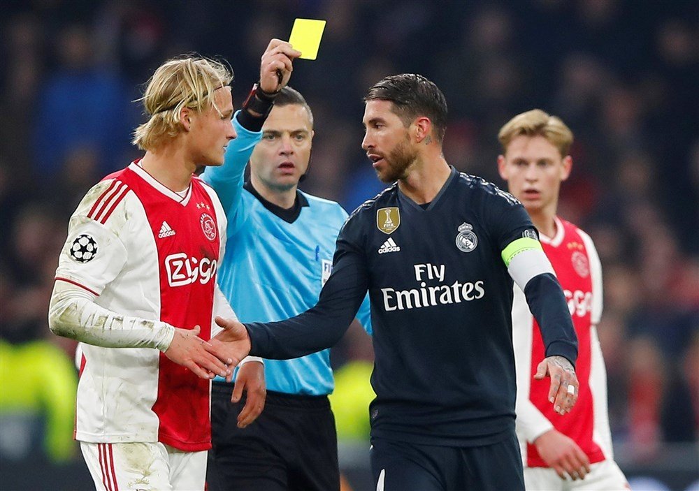 Sergio Ramos Yellow Card Ajax Real Madrid