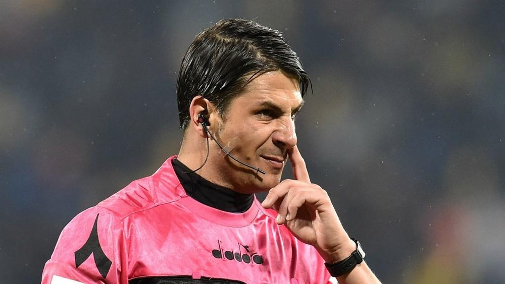 VAR check takes nine minutes in Serie A.