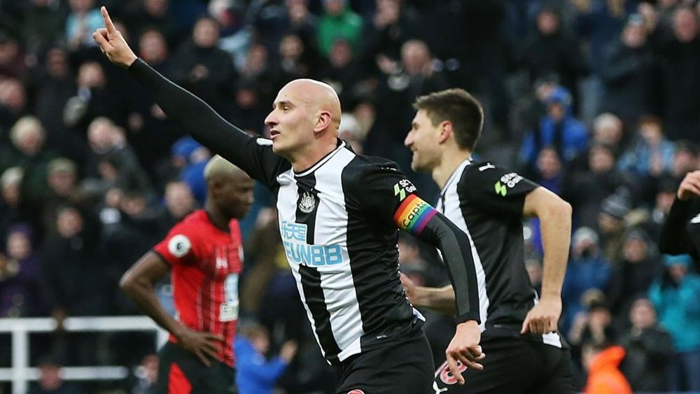Jonjo Shelvey has penned a new deal at Newcastle. GOAL