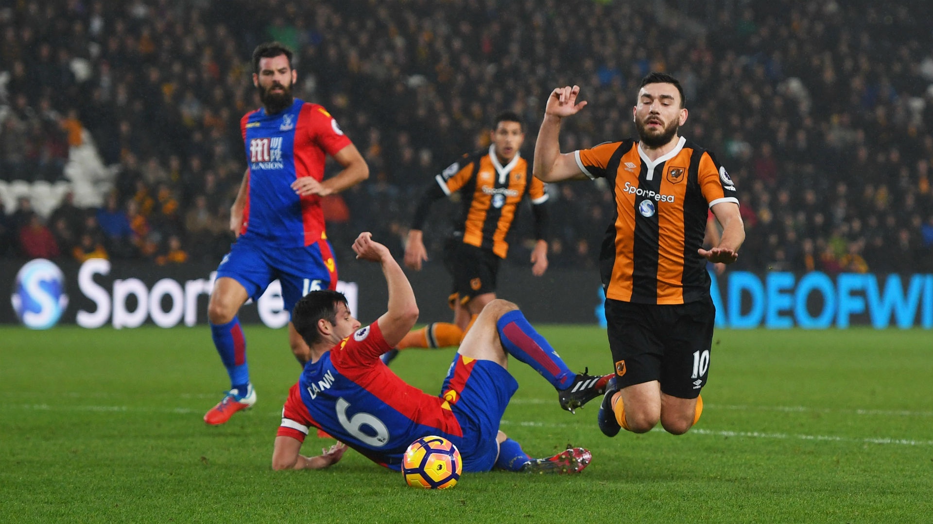 Snodgrass  falling down. Goal