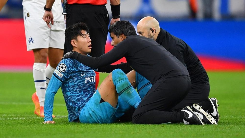 Son forced off with head injury. GOAL
