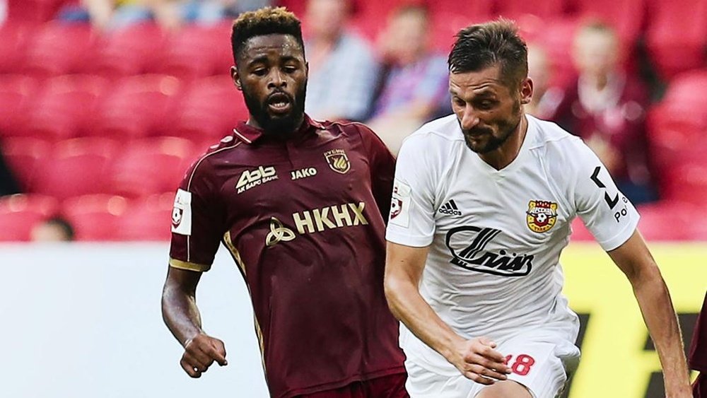 Former Arsenal and Barcelona player Song joins Sion. Goal