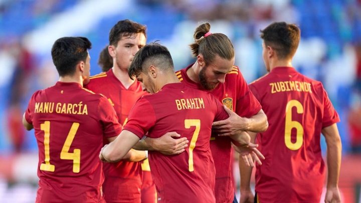 Spain's youngsters cruise to dominant win over Lithuania