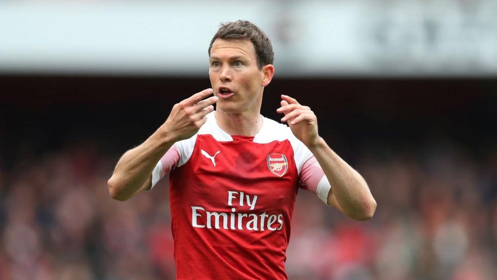 Lichtsteiner thinks he will not be able to stay at Arsenal. GOAL