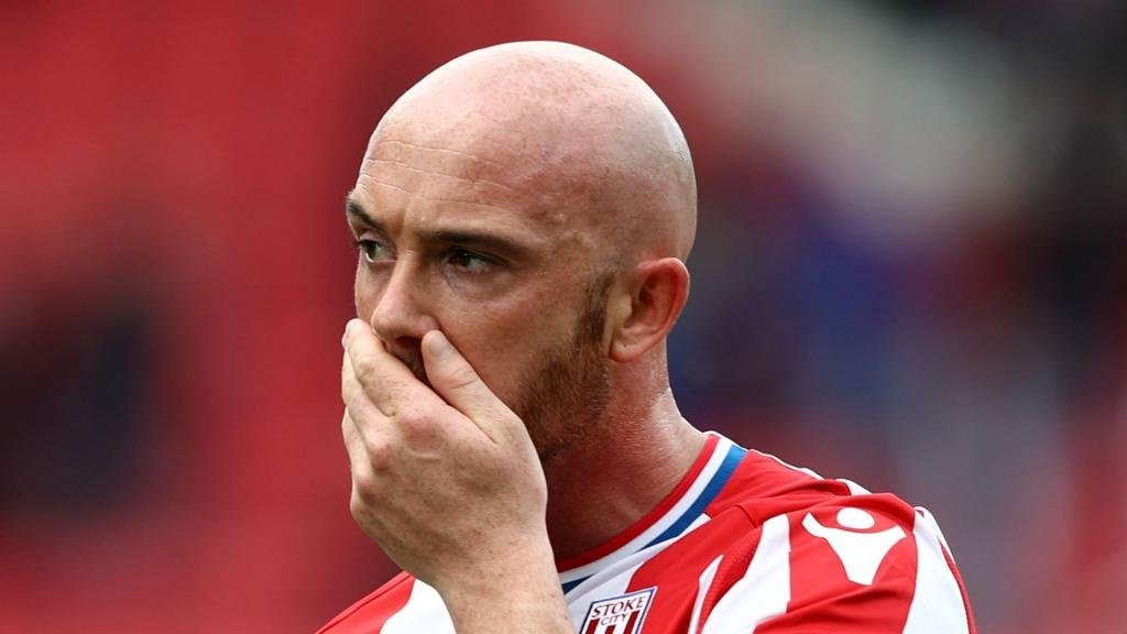 Johnson and Ireland released by Stoke