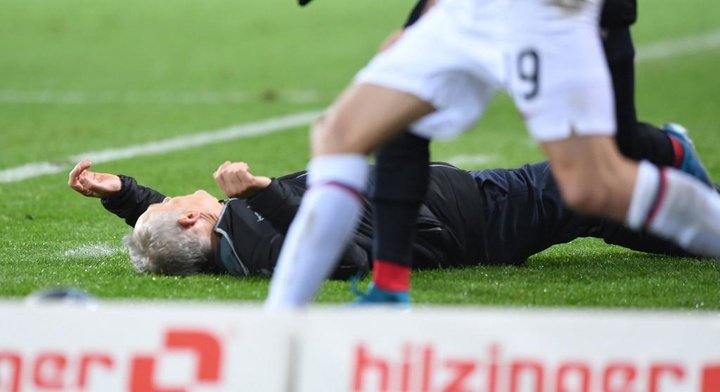 L’entraineur de Fribourg agressé par un joueur adverse en plein match