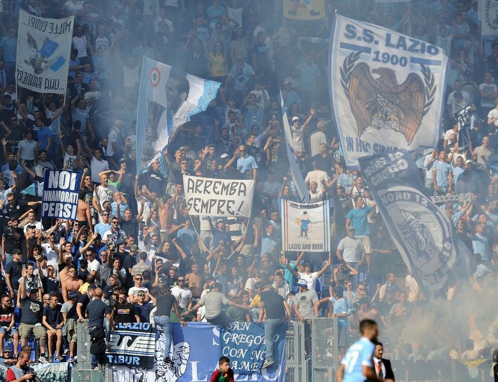 La Lazio réagit après la banderole pro-Mussolini à Milan. Goal