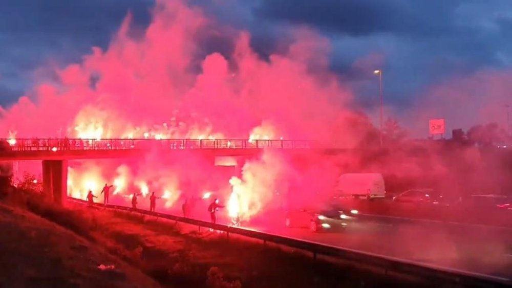 Les supporters rennais mettent une ambiance de dingue avant Rennes-Krasnodar. Goal