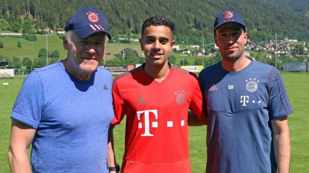 Sarpreet Singh (centre) has been signed up by Bayern Munich. GOAL