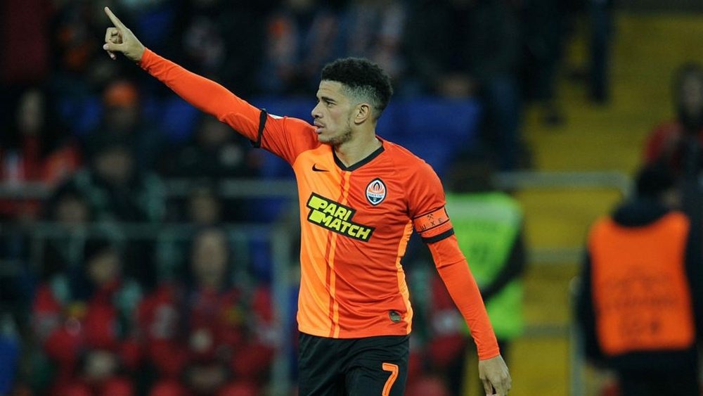 Shakhtar Donetsk star Taison sent off for reacting to racist abuse. GOAL